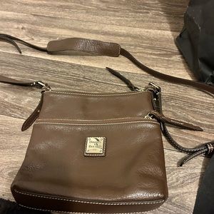 Crossbody dooney